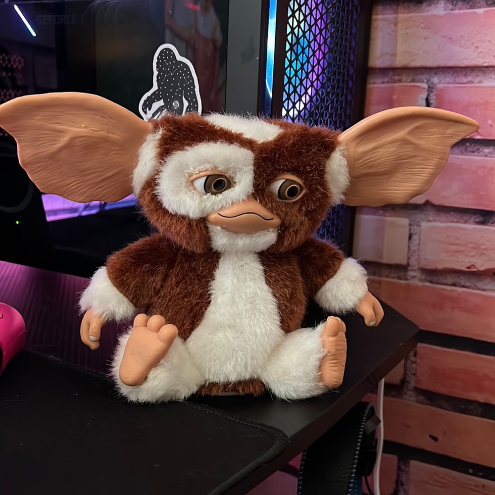 NECA musical gizmo